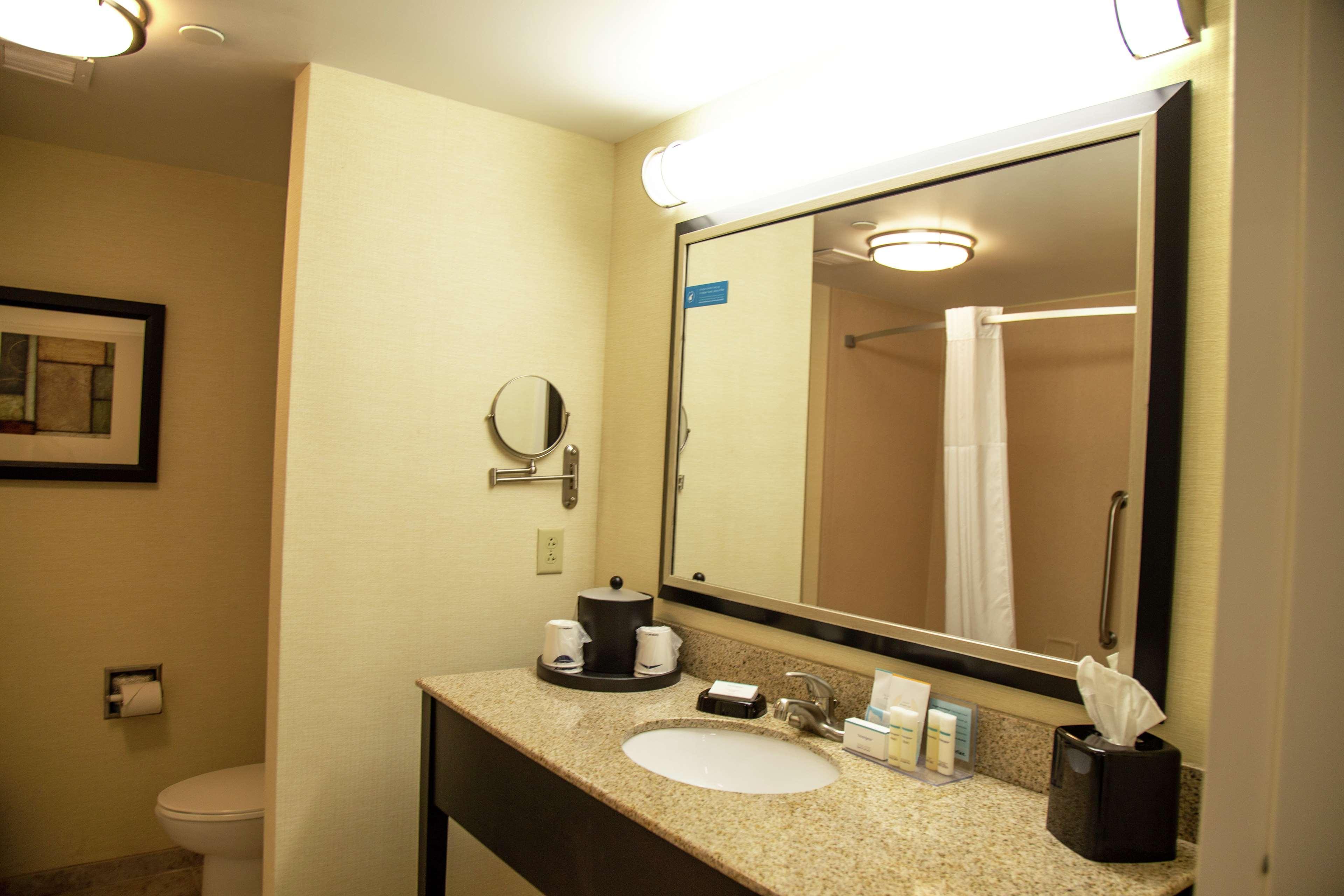 Hampton Inn & Suites Sharon West Middlesex Экстерьер фото