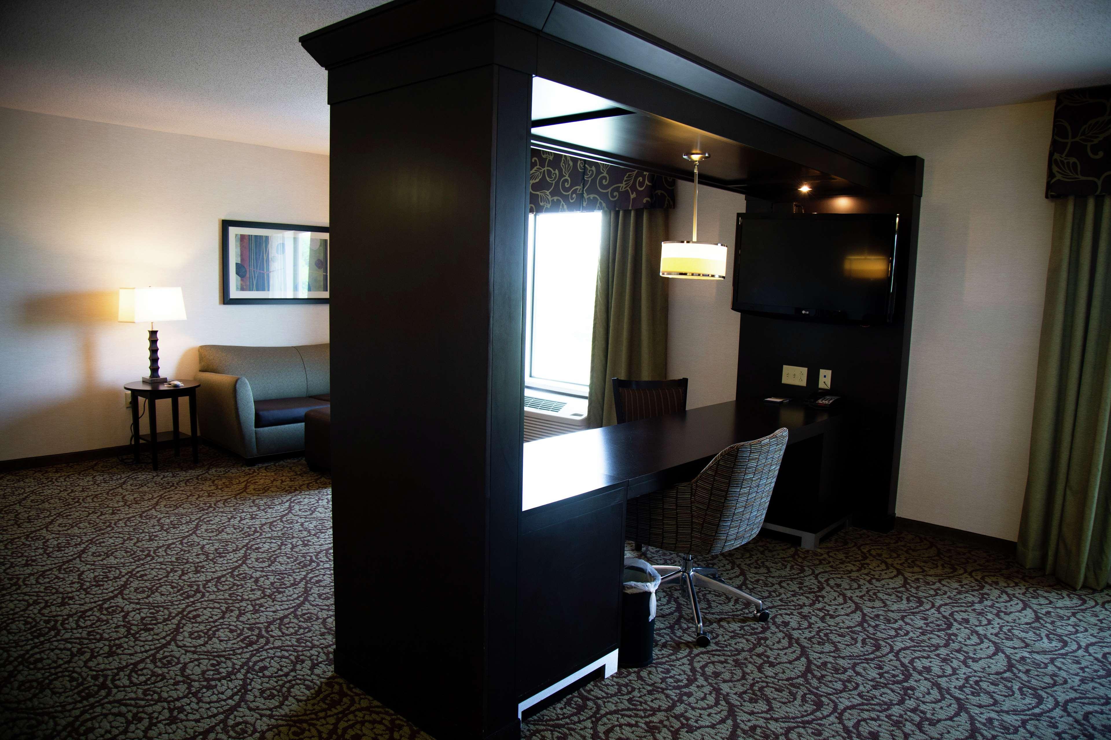 Hampton Inn & Suites Sharon West Middlesex Экстерьер фото
