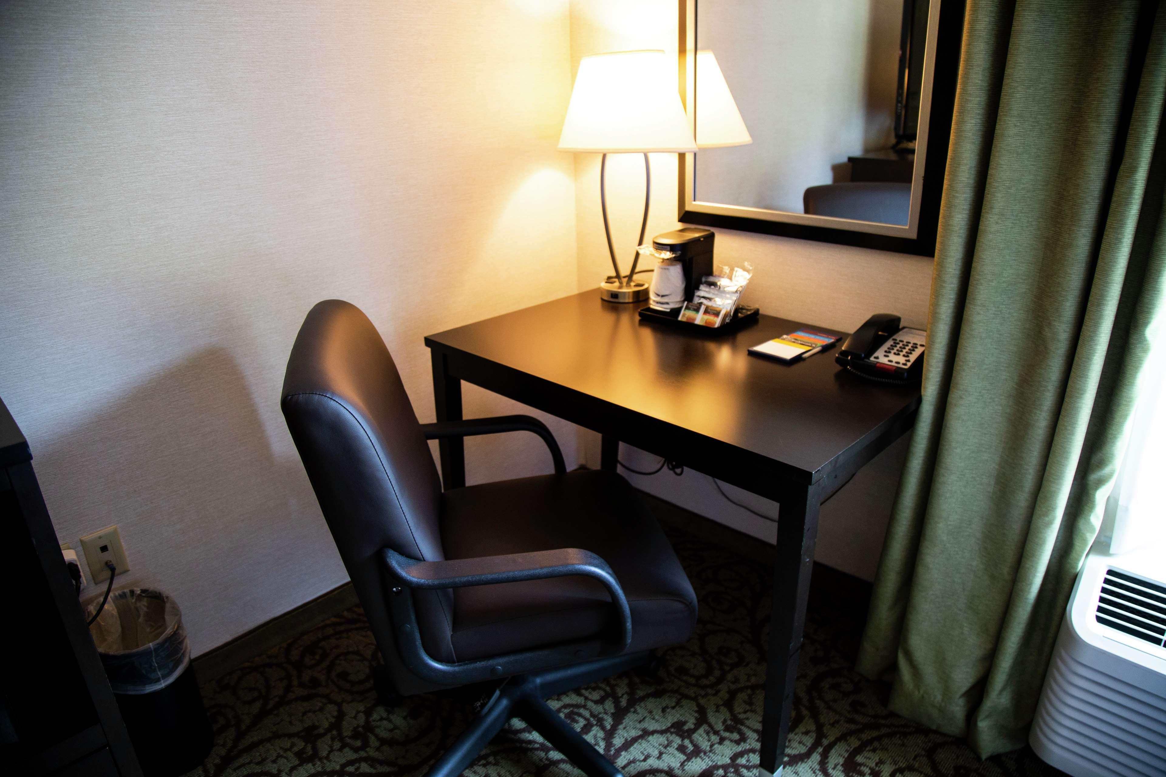 Hampton Inn & Suites Sharon West Middlesex Экстерьер фото