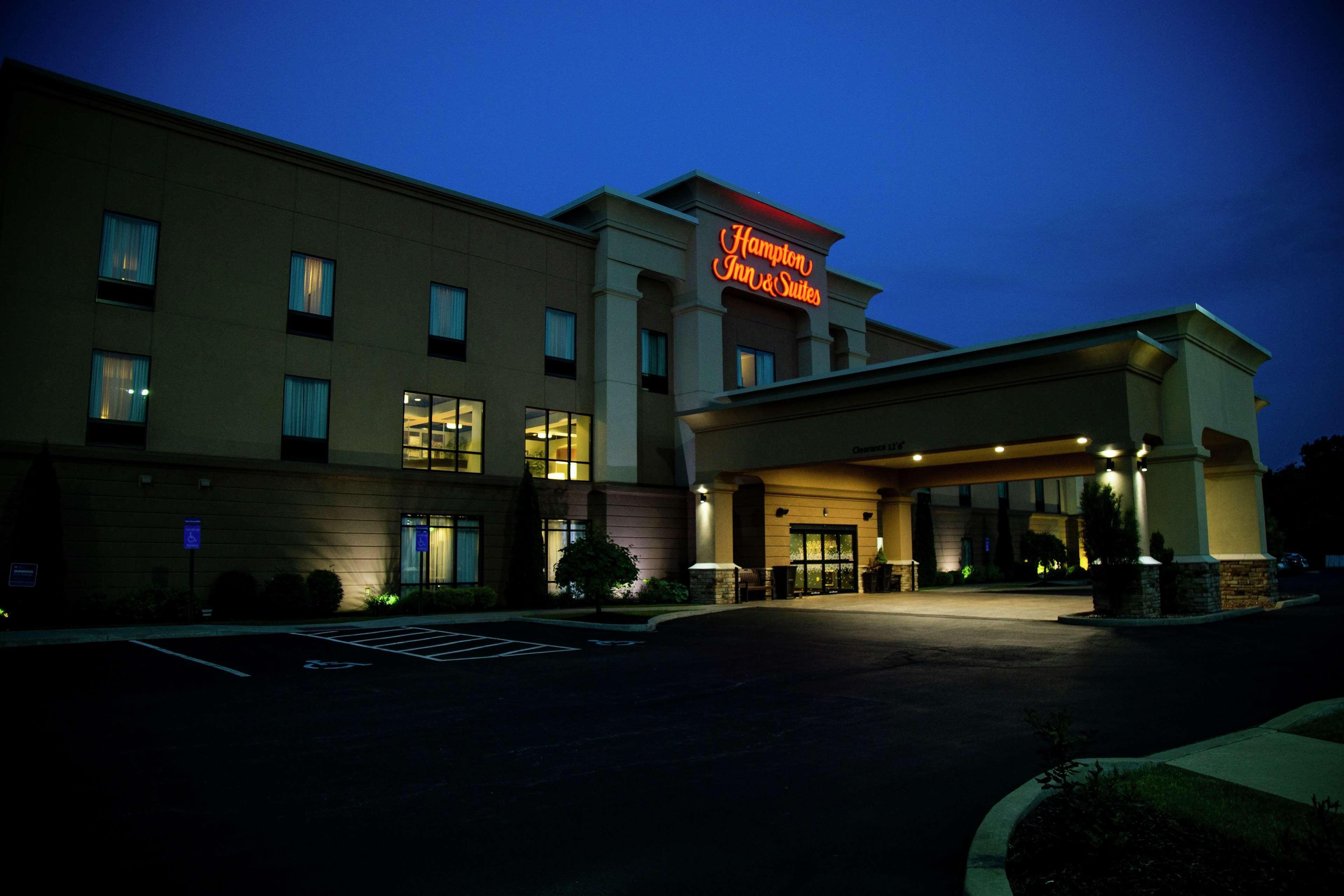Hampton Inn & Suites Sharon West Middlesex Экстерьер фото