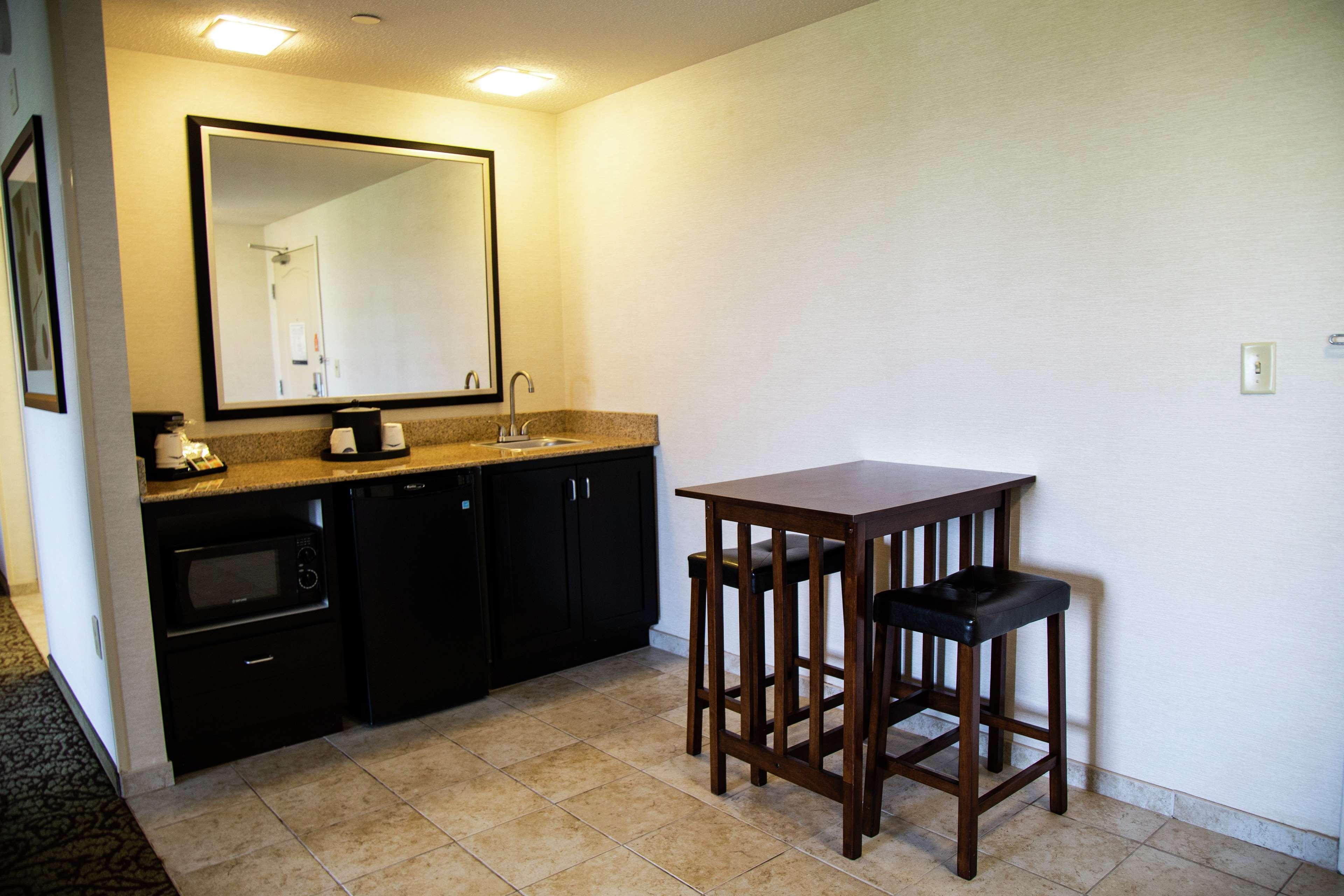 Hampton Inn & Suites Sharon West Middlesex Экстерьер фото