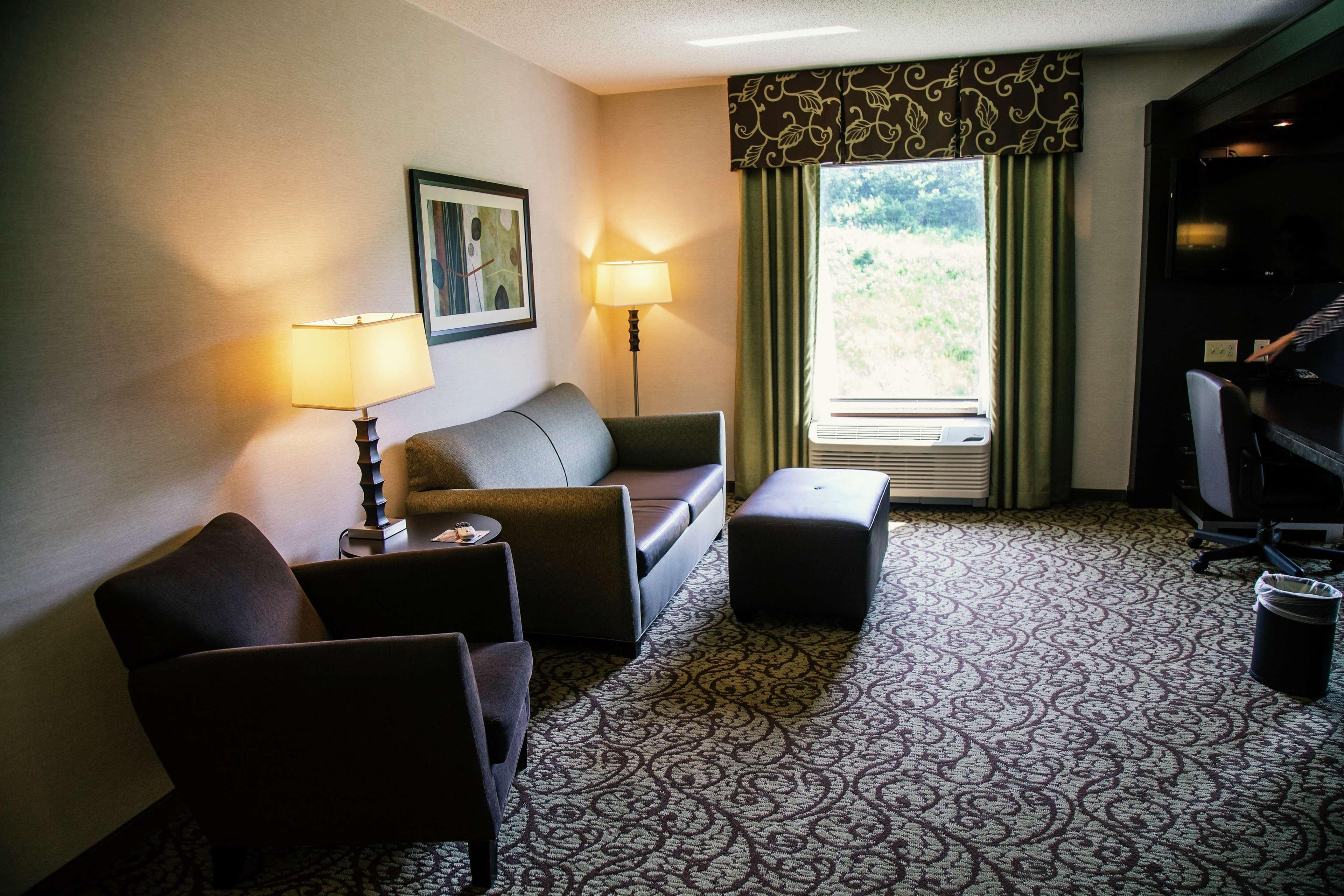 Hampton Inn & Suites Sharon West Middlesex Экстерьер фото