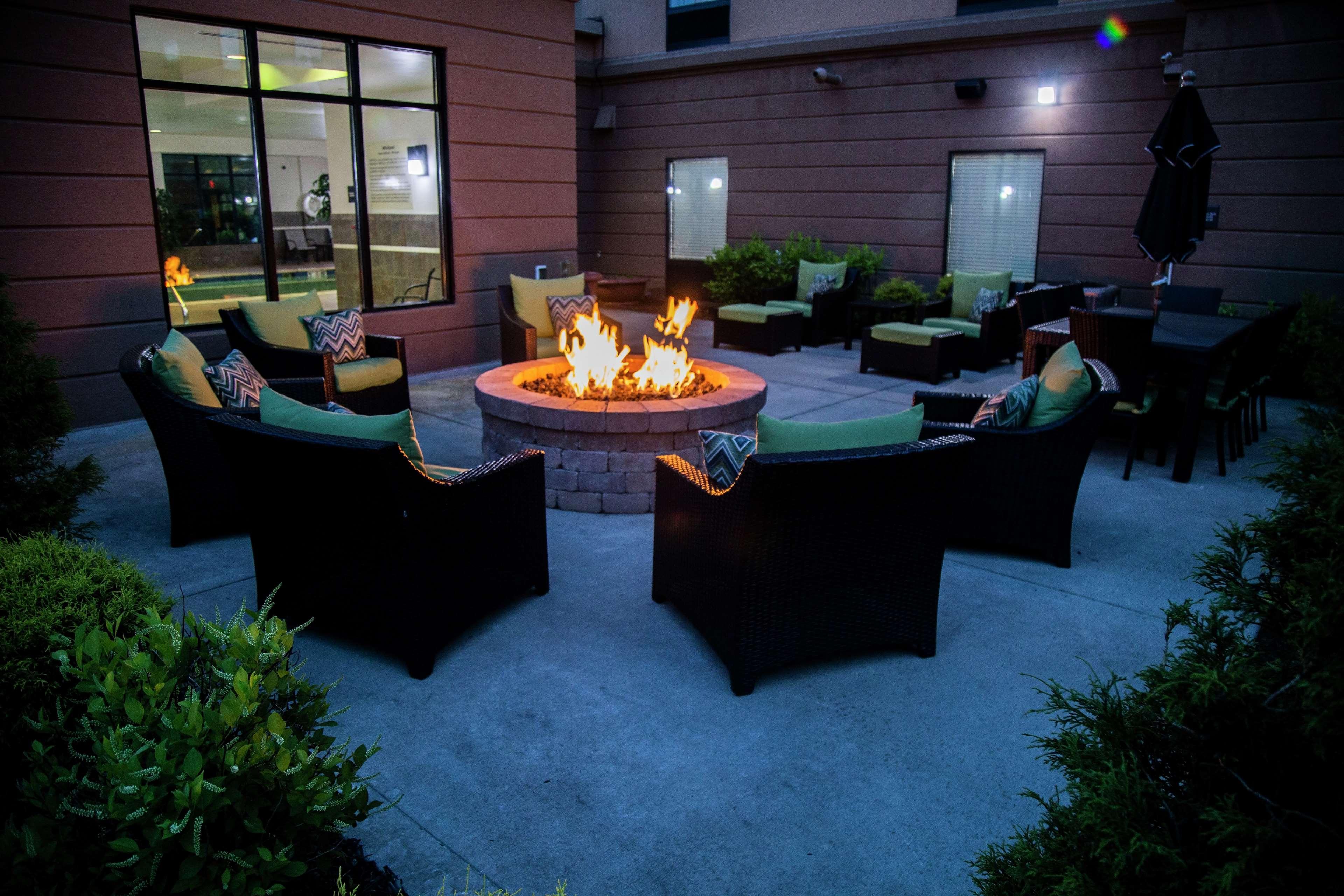 Hampton Inn & Suites Sharon West Middlesex Экстерьер фото