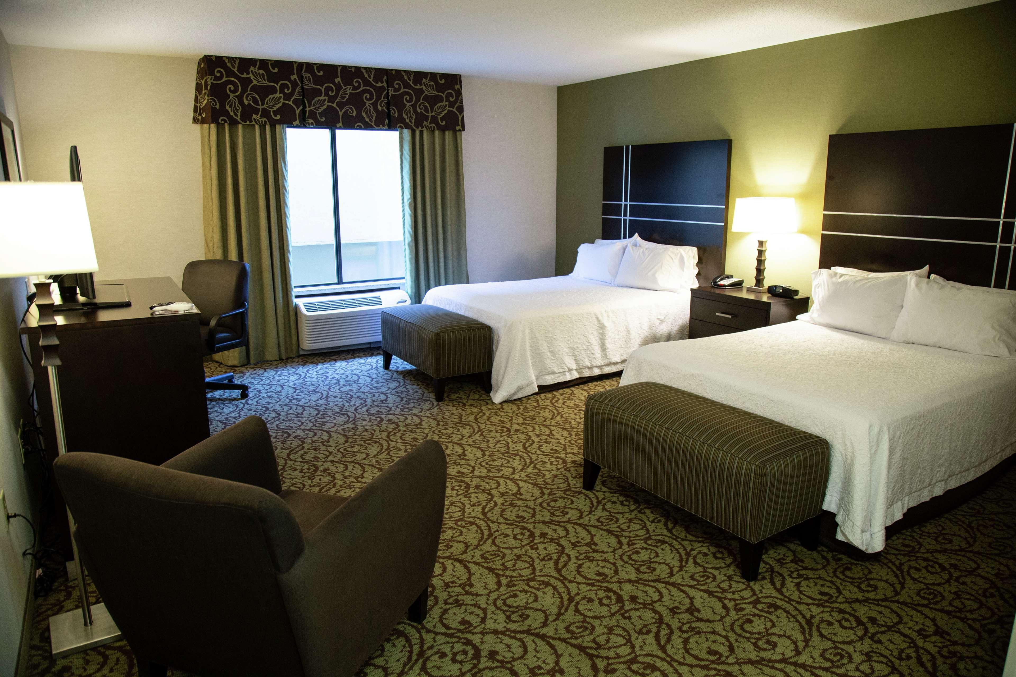 Hampton Inn & Suites Sharon West Middlesex Экстерьер фото