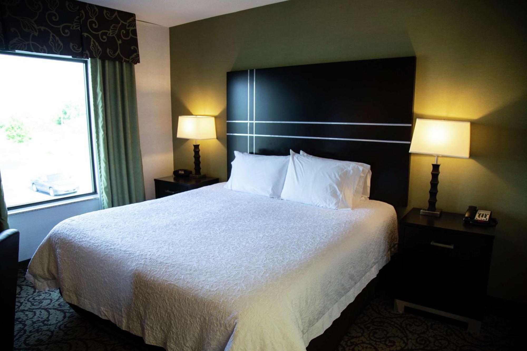Hampton Inn & Suites Sharon West Middlesex Экстерьер фото